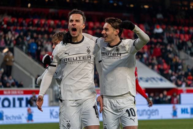 Jubel von Haris Tabakovic (Borussia Mönchengladbach, 15) und Florian Neuhaus (Borussia Mönchengladbach, 10) GER, 1. FC Heidenheim 1846 vs. Borussia Mönchengladbach, Fussball, 1. Bundesliga, 11. Spieltag, Spielzeit 2025 2026, 22.11.2025, DFL REGULATIONS PROHIBIT ANY USE OF PHOTOGRAPHS AS IMAGE SEQUENCES AND OR QUASI-VIDEO, GER, 1. FC Heidenheim 1846 vs. Borussia Mönchengladbach, Fussball, 1. Bundesliga, 11. Spieltag, Spielzeit 2025 2026, 22.11.2025, Heidenheim Copyright: xEibner-Pressefoto EdwardxCheungx EP_ECG