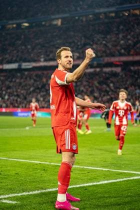 Harry Kane (9 Bayern) jubelt über das Tor zum 4-2 beim Bundesligaspiel FC Bayern München - SC Freiburg am 22.11.2025.