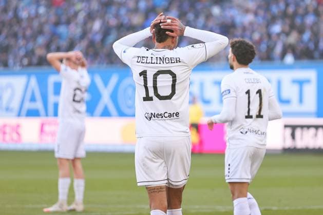Fußball, 3. Liga: Hansa Rostock - FC Schweinfurt 05 Fassungslosigkeit bei Michael Dellinger (FC Schweinfurt 05, 10) und seinen Mitspielern Rostock Ostseestadion Mecklenburg-Vorpommern Deutschland