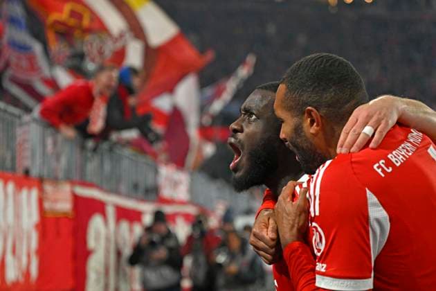 22.11.2025, Fussball Bundesliga 2025 2026, 11.Spieltag, FC Bayern München - SC Freiburg, in der Allianz-Arena München, Torjubel v.l. Dayot Upamecano (FC Bayern München) und Jonathan Tah (FC Bayern München)