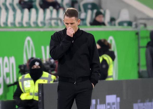 Trainer Daniel Bauer (VfL Wolfsburg) Fussball, Herren, Saison 2025 2026, 1.Liga, Bundesliga, Volkswagenarena, VfL Wolfsburg gegen Bayer Leverkusen DFL REGULATIONS PROHIBIT ANY USE OF PHOTOGRAPHS AS IMAGE SEQUENCES AND OR QUASI-VIDEO.