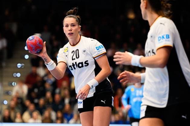 Handball, Frauen Laenderspiel - Deutschland - Schweiz Emily Vogel (Deutschland) Goeppeingen EWS Arena Deutschland