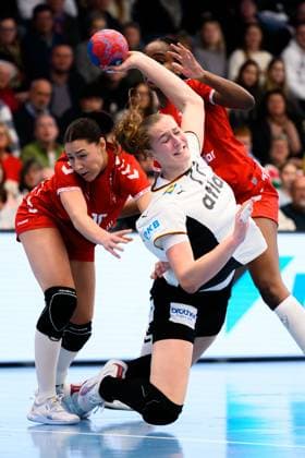 Handball, Frauen Laenderspiel - Deutschland - Schweiz Viola Leuchter (Deutschland) Goeppeingen EWS Arena Deutschland