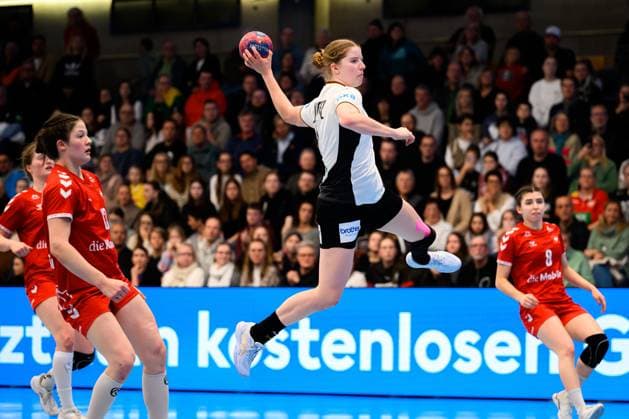 Handball, Frauen Laenderspiel - Deutschland - Schweiz Nina Engel (Deutschland) Goeppeingen EWS Arena Deutschland