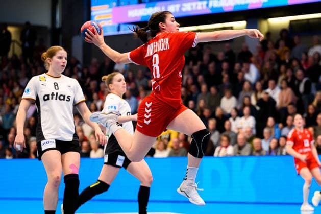 Handball, Frauen Laenderspiel - Deutschland - Schweiz Mia Sofia Emmenegger (Schweiz) Goeppeingen EWS Arena Deutschland