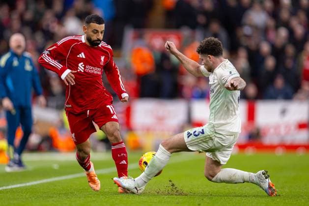 Football - FA Premier League - Liverpool FC v Nottingham Forest FC LIVERPOOL, ENGLAND - Saturday, November 22, 2025: Liverpool s Mohamed Salah is challenged by Nottingham Forest s Neco Williams (R) during the FA Premier League match between Liverpool FC and Nottingham Forest FC at Anfield. (Photo by David Rawcliffe Propaganda) LIVERPOOL Anfield MERSEYSIDE ENGLAND  Copyright: xDavidxRawcliffex P2025-11-22-Liverpool_Nottingham_Forest-53