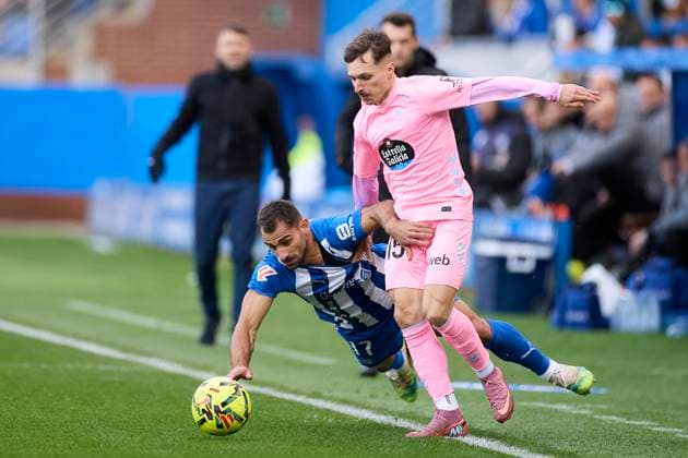 Deportivo Alaves v RC Celta de Vigo - LaLiga EA Sports Jonathan Castro Jonny Otto of Deportivo Alaves competes for the ball with Bryan Zaragoza of RC Celta de Vigo during the LaLiga EA Sports match between Deportivo Alaves and RC Celta de Vigo at Mendizorrotza on November 22, 2025, in Vitoria, Spain. Vitoria Mendizorrotza Basque Country Spain RL_ALVvRCV_000017 Copyright: xRicardoxLarreinax