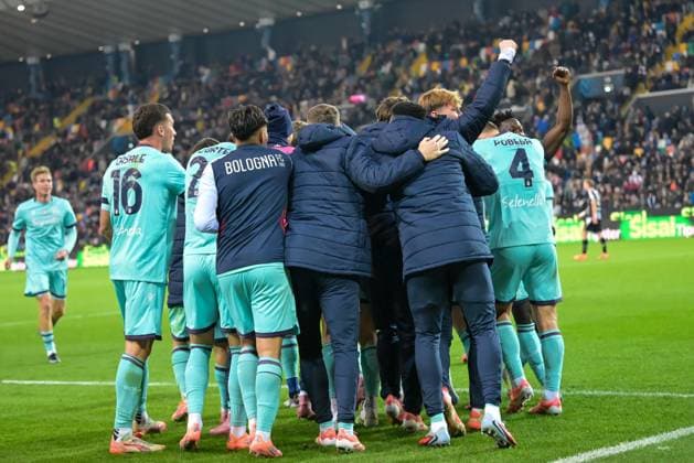 November 22, 2025, Udine: Bologna s Federico Bernardeschi celebrates with his teammates after scoring a goal during the Italian soccer Serie A match between Udinese FC vs Bologna FC 1909 at the Bluenergy Stadium Stadio Friuli in Udine, Italy, 22 November 2025. ANSA Soccer: Serie A; Udinese Vs Bologna  - ZUMAa110 20251122_zaf_a110_040 Copyright: xAlessioxMarinix