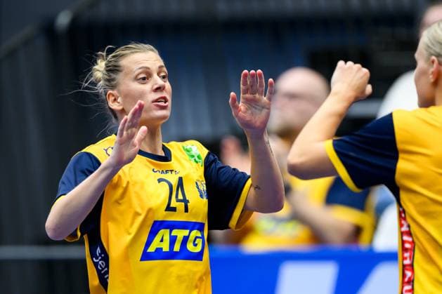 251122 Nathalie Hagman of Sweden celebrates during the International Friendly, Länderspiel, Nationalmannschaft handball match between Sweden and Denmark on November 22, 2025 in Halmstad. Photo: Carl Sandin BILDBYRAN kod CS CS0808 handball handboll handball landslaget sverige sweden danmark national team, Nationalteam denmark dam bbeng jubel Copyright: CARLxSANDIN BB251122CS043