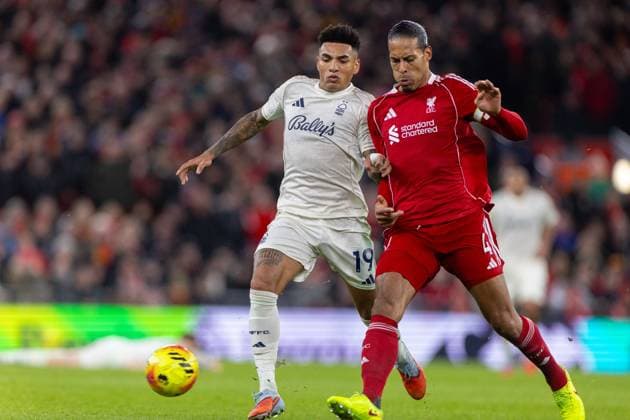 Football - FA Premier League - Liverpool FC v Nottingham Forest FC LIVERPOOL, ENGLAND - Saturday, November 22, 2025: Liverpool s captain Virgil van Dijk is challenged by Igor Jesus (L) during the FA Premier League match between Liverpool FC and Nottingham Forest FC at Anfield. (Photo by David Rawcliffe Propaganda) LIVERPOOL Anfield MERSEYSIDE ENGLAND  Copyright: xDavidxRawcliffex P2025-11-22-Liverpool_Nottingham_Forest-68
