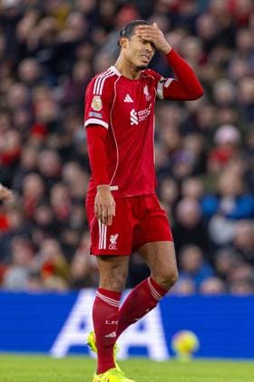 Football - FA Premier League - Liverpool FC v Nottingham Forest FC LIVERPOOL, ENGLAND - Saturday, November 22, 2025: Liverpool s captain Virgil van Dijk reacts to conceding the third goal during the FA Premier League match between Liverpool FC and Nottingham Forest FC at Anfield. (Photo by David Rawcliffe Propaganda) LIVERPOOL Anfield MERSEYSIDE ENGLAND  Copyright: xDavidxRawcliffex P2025-11-22-Liverpool_Nottingham_Forest-75
