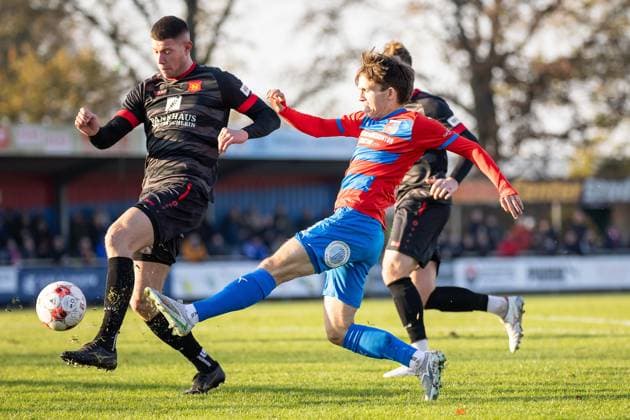 Fussball I Herren I Saison 2025-2026 I Regionalliga Nord I 20. Spieltag I SV Drochtersen-Assel - FSV Schöningen l I 22.11.2025 Dimitar Milushev (44, FSV Schöningen), Jorik Wulff (11, SV Drochtersen Assel) Drochtersen Kehdinger Stadion Niedersachsen Deutschland Copyright: xLobeca JörgxStruwex