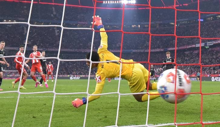 22.11.2025, xblx, Fussball 1.Bundesliga, FC Bayern Muenchen - SC Freiburg v.l. Harry Kane (FC Bayern Muenchen), Goal scored, Tor zum 4:2 (DFL DFB REGULATIONS PROHIBIT ANY USE OF PHOTOGRAPHS as IMAGE SEQUENCES and or QUASI-VIDEO) Muenchen