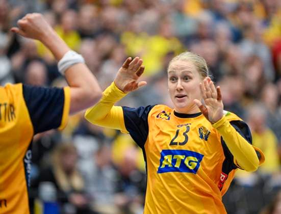 HALMSTAD 2025-11-22 Sweden s Emma Lindqvist celebrates after scoring during Saturday s international handball match between Sweden and Denmark at Halmstad Arena. HALMSTAD SWEDEN x50090x Copyright: xJohanxNilssonx xTTx HANDBALL SWEDEN-DENMARK