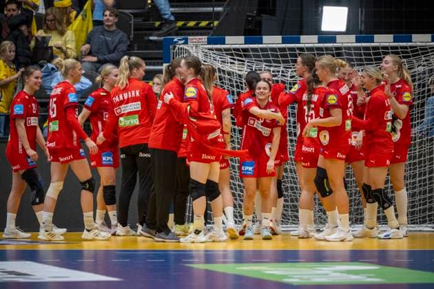 HALMSTAD 2025-11-22 Danish jubilation after victory 36-35 during Saturday s handball international match, Länderspiel, Nationalmannschaft between Sweden and Denmark in Halmstad Arena. HALMSTAD SWEDEN x50090x Copyright: xJohanxNilssonx xTTx HANDBALL SWEDEN-DENMARK