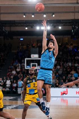 Devon Daniels (Veolia Towers Hamburg, 21) beim Wurf, GER, Veolia Towers Hamburg vs MHP Riesen Ludwigsburg, Basketball, Bundesliga, Spieltag 8, Saison 2025 2026, 22.11.2025 GER, Veolia Towers Hamburg vs MHP Riesen Ludwigsburg, Basketball, Bundesliga, Spieltag 8, Saison 2025 2026, 22.11.2025 Hamburg Copyright: xEibner-Pressefoto MaxxVincenx EP_MVN