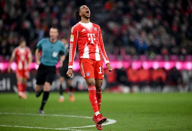 Fussball 1. Bundesliga Saison 2025 2026 11. Spieltag FC Bayern Muenchen - SC Freiburg 22.11.2025 Jubel FC Bayern Muenchen nach dem Tor zum 6 - 2, Torschuetze Michael Olise