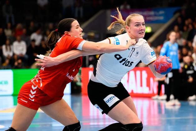 Handball, Frauen Laenderspiel - Deutschland - Schweiz Viola Leuchter (Deutschland) Goeppeingen EWS Arena Deutschland
