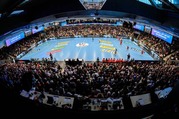 Handball, Frauen Laenderspiel - Deutschland - Schweiz Übersicht, Innenansicht, Spielstätte, Feature, Zuschauer, Fankurve Fans Fanblock Goeppeingen EWS Arena Deutschland