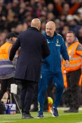 Football - FA Premier League - Liverpool FC v Nottingham Forest FC LIVERPOOL, ENGLAND - Saturday, November 22, 2025: Liverpool s head coach Arne Slot shakes hands with Nottingham Forest s head coach Sean Dyche (R) after the FA Premier League match between Liverpool FC and Nottingham Forest FC at Anfield. (Photo by David Rawcliffe Propaganda) LIVERPOOL Anfield MERSEYSIDE ENGLAND  Copyright: xDavidxRawcliffex P2025-11-22-Liverpool_Nottingham_Forest-88