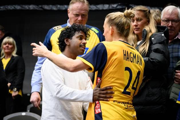 251122 Loui Sand and Nathalie Hagman of Sweden after the International Friendly, Länderspiel, Nationalmannschaft handball match between Sweden and Denmark on November 22, 2025 in Halmstad. Photo: Carl Sandin BILDBYRAN kod CS CS0808 handball handboll handball landslaget sverige sweden danmark national team, Nationalteam denmark dam bbeng Copyright: CARLxSANDIN BB251122CS059