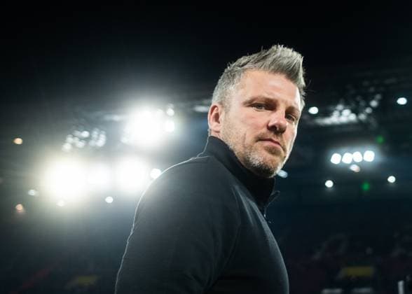 Koeln, RheinEnergieStadion, 22.11.2025: Head coach Lukas Kwasniok of Koeln looks on prior the 1.Bundesliga match 1.FC Koeln vs. Eintracht Frankfurt.