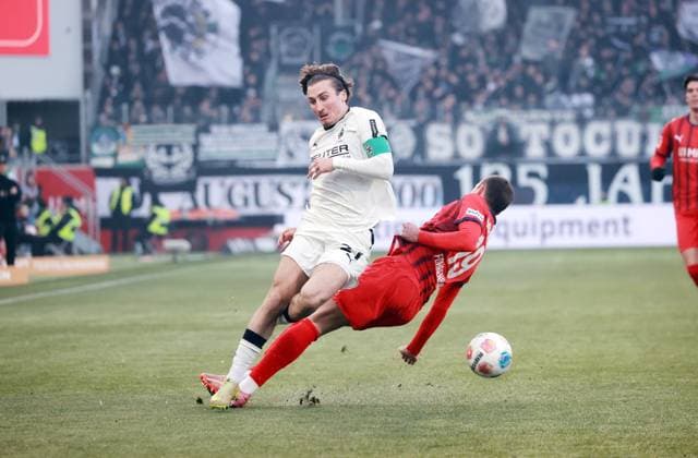 22.11.25 1. FC Heidenheim - Borussia Mönchengladbach Deutschland, Heidenheim, 22.11.2025, Fussball, Bundesliga, Saison 2025 2026, 1. FC Heidenheim - Borussia Mönchengladbach: v.l. Rocco Reitz (Borussia Mönchengladbach), Jonas Föhrenbach (1. FC Heidenheim).