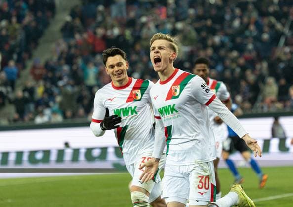 Anton Kade (FC Augsburg 30), Torjubel, Tor zum 1:0, mit Fabian Rieder (FC Augsburg 32); FC Augsburg vs. Hamburger SV, 11. Spieltag; DFL REGULATIONS PROHIBIT ANY USE OF PHOTOGRAPHS AS IMAGE SEQUENCES AND OR QUASI-VIDEO.