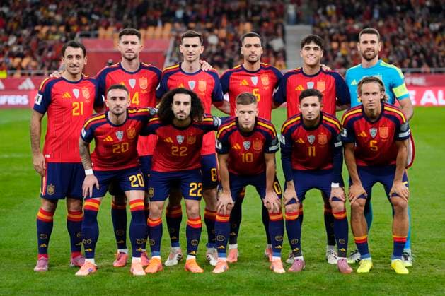 Spain v Türkiye - FIFA World Cup, WM, Weltmeisterschaft, Fussball 2026 Qualifier Spain line up (L-R) Mikel Oyarzabal, Aymeric Laporte, Fabian Ruiz, Mikel Merino, Pau Cubarsi, Unai Simon, Aleix Garcia, Marc Cucurella, Dani Olmo, Yeremy Pino, Marcos Llorente during the FIFA World Cup 2026 qualifier match between Spain and Türkiye at Estadio de La Cartuja on November 18, 2025 in Seville, Spain. Seville Spain  Copyright: xJosexBretonx originalFilename:bretonhernandez-spainvtr251118_nparY.jpg