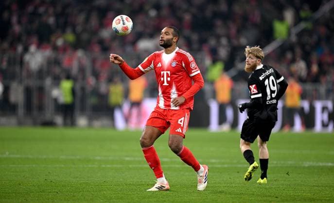 Fussball 1. Bundesliga Saison 2025 2026 11. Spieltag FC Bayern Muenchen - SC Freiburg 22.11.2025 Jonathan Tah (FC Bayern Muenchen)