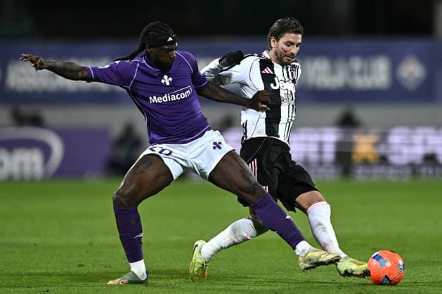 Mp Firenze 22 11 2025 - campionato di calcio serie A Fiorentina-Juventus foto Matteo Papini Image nella foto: Manuel Locatelli-Moise Kean 