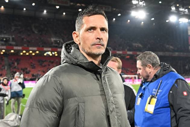 22.11.2025, xjhx, Fussball 1.Bundesliga, 1.FC Koeln - Eintracht Frankfurt v.l. Trainer Dino Toppmöller Toppmoeller (Eintracht Frankfurt) (DFL DFB REGULATIONS PROHIBIT ANY USE OF PHOTOGRAPHS as IMAGE SEQUENCES and or QUASI-VIDEO) Koeln