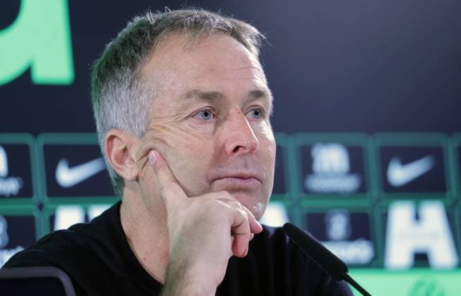 Trainer Kasper Hjulmand (Bayer 04 Leverkusen) Fussball, Herren, Saison 2025 2026, 1.Liga, Bundesliga, Volkswagenarena, VfL Wolfsburg gegen Bayer Leverkusen, 1-3 DFL REGULATIONS PROHIBIT ANY USE OF PHOTOGRAPHS AS IMAGE SEQUENCES AND OR QUASI-VIDEO.