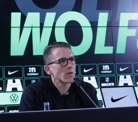 Trainer Daniel Bauer (VfL Wolfsburg) Fussball, Herren, Saison 2025 2026, 1.Liga, Bundesliga, Volkswagenarena, VfL Wolfsburg gegen Bayer Leverkusen, 1-3 DFL REGULATIONS PROHIBIT ANY USE OF PHOTOGRAPHS AS IMAGE SEQUENCES AND OR QUASI-VIDEO.