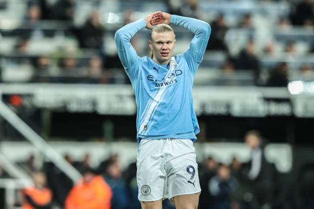 Premier League Newcastle United v Manchester City Erling Haaland of Manchester City reacts to a missed shot on goal during the Premier League match Newcastle United vs Manchester City at St. James s Park, Newcastle, United Kingdom, 21st November 2025 (Photo by Alfie Cosgrove News Images) Newcastle St. James s Park Tyne and Wear United Kingdom Copyright: xAlfiexCosgrove NewsxImagesx