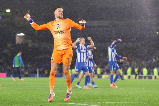 Brighton v Brentford 21 November 2025, Brighton - Premier League Football - Brighton & Hove Albion v Brentford - Brighton & Hove Albion goalkeeper Bart Verbruggen celebrates victory with the fans after saving a penalty to keep the score at 2-1 - Photo: Charlotte Wilson Offside. Brighton UK Copyright: xCharlottexWilsonx xOffsidexOffside