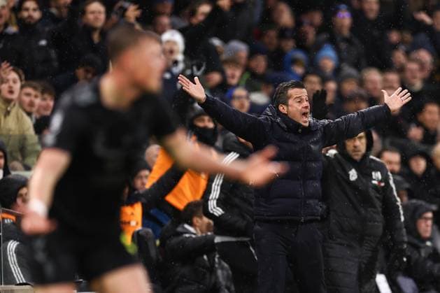 Fulham v Sunderland 22 November 2025, London - Premier League Football - Fulham v Sunderland - Fulham manager Marco Silva reacts - Photo: Jacques Feeney Offside. London UK Copyright: xJacquesxFeeneyx xOffsidexOffside