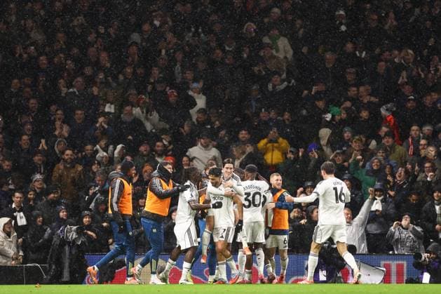 Fulham v Sunderland 22 November 2025, London - Premier League Football - Fulham v Sunderland - Raul Jimenez of Fulham celebrates their first goal with his team mates - Photo: Jacques Feeney Offside. London UK Copyright: xJacquesxFeeneyx xOffsidexOffside