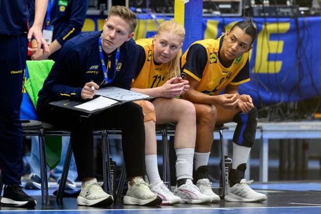 251122 Tyra AxnÃ r and Jamina Roberts of Sweden during the International Friendly, Länderspiel, Nationalmannschaft handball match between Sweden and Denmark on November 22, 2025 in Halmstad. Photo: Carl Sandin BILDBYRAN kod CS CS0808 handball handboll handball landslaget sverige sweden danmark national team, Nationalteam denmark dam bbeng Copyright: CARLxSANDIN BB251122CS090