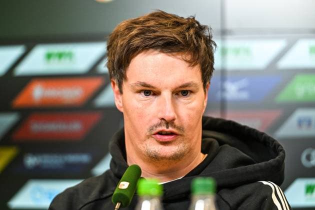 GER, 1. FBL, FC Augsburg vs Hamburger SV 22.11.2025, WWK-Arena, Augsburg, GER, 1. FBL, FC Augsburg vs Hamburger SV, im Bild Merlin Polzin (Hamburger SV), Pressekonferenz nach Spielende