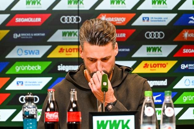 GER, 1. FBL, FC Augsburg vs Hamburger SV 22.11.2025, WWK-Arena, Augsburg, GER, 1. FBL, FC Augsburg vs Hamburger SV, im Bild Sandro Wagner (FC Augsburg), Pressekonferenz nach Spielende