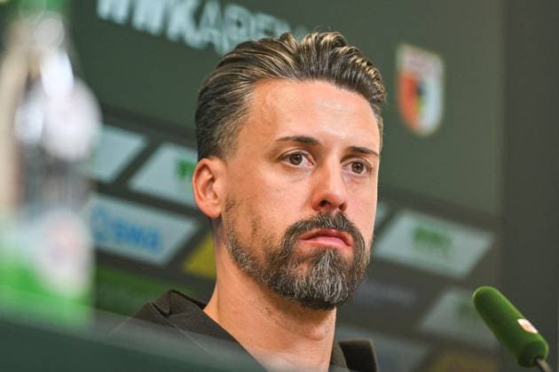 GER, 1. FBL, FC Augsburg vs Hamburger SV 22.11.2025, WWK-Arena, Augsburg, GER, 1. FBL, FC Augsburg vs Hamburger SV, im Bild Sandro Wagner (FC Augsburg), Pressekonferenz nach Spielende