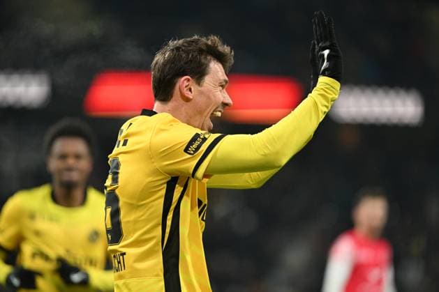 BERN, SWITZERLAND - NOVEMBER 22: Christian Fassnacht of Young Boys celebrating his score 4:0 during the Swiss Super League match between BSC Young Boys and FC Winterthur at Stadion Wankdorf on November 22, 2025 in Bern, Switzerland. Bern Stadion Wankdorf Bern Switzerland Copyright: xJustPictures.ch ManuelxWinterbergerx jp-en-EuSpIm-MWI_5745