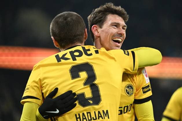 BERN, SWITZERLAND - NOVEMBER 22: Christian Fassnacht r) of Young Boys celebrating his score 4:0 with Jaouen Hadjam of Young Boys l) during the Swiss Super League match between BSC Young Boys and FC Winterthur at Stadion Wankdorf on November 22, 2025 in Bern, Switzerland. Bern Stadion Wankdorf Bern Switzerland Copyright: xJustPictures.ch ManuelxWinterbergerx jp-en-EuSpIm-MWI_5746