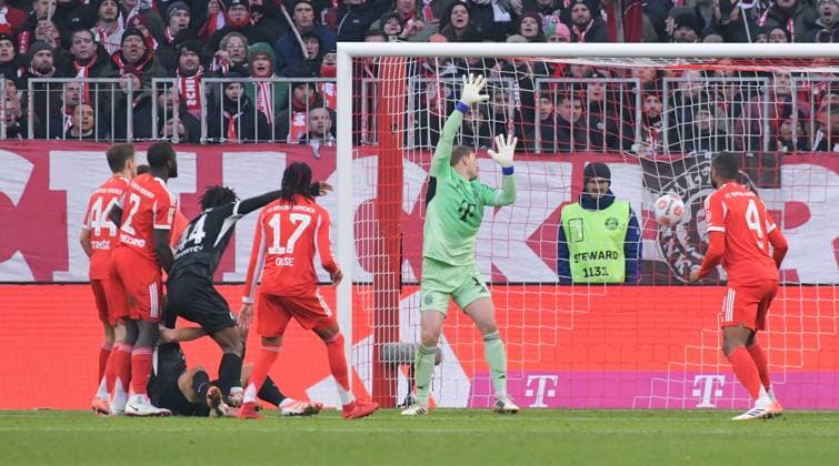 22.11.2025, xblx, Fussball 1.Bundesliga, FC Bayern Muenchen - SC Freiburg v.l. Johan Manzambi (SC Freiburg), Goal scored, Tor zum 0:2 (DFL DFB REGULATIONS PROHIBIT ANY USE OF PHOTOGRAPHS as IMAGE SEQUENCES and or QUASI-VIDEO) Muenchen