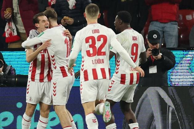 GER, 1.FBL, 1. FC Koeln vs. Eintracht Frankfurt 22.11.2025, Rheinenergie Stadion, Koeln, GER, 1.FBL, 1. FC Koeln vs. Eintracht Frankfurt, im Bild: Torjubel Jubel Jubellauf, nach 1:0 Ãsak Jòhannesson (FC Koeln 18), torschuetze Jakub Kaminski (FC Koeln 16), Ragnar Ache (FC Koeln 9), Kristoffer Lund (FC Koeln 32), Denis Huseinbasic (FC Koeln 8),
