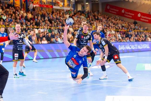 Rasmus Willette Houmøller (Nr. 6, VfL Lübeck-Schwartau). VfL Luebeck-Schwartau vs. HSG Krefeld Niederrhein, Handball, 2. Bundesliga, 22.11.25 Luebeck Schleswig-Holstein Germany Copyright: xAgentur54Gradx xFelixxKoenigx