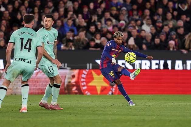 November 22, 2025, Barcelona, Barcelona, SPAIN: Lamine Yamal of FC Barcelona, Barca in action during the Spanish league, La Liga EA Sports, football match played between FC Barcelona and Athletic Club at Spotify Camp Nou stadium on November 22, 2025 in Barcelona, Spain. Barcelona SPAIN - ZUMAa181 20251122_zaa_a181_167 Copyright: xJavierxBorregox