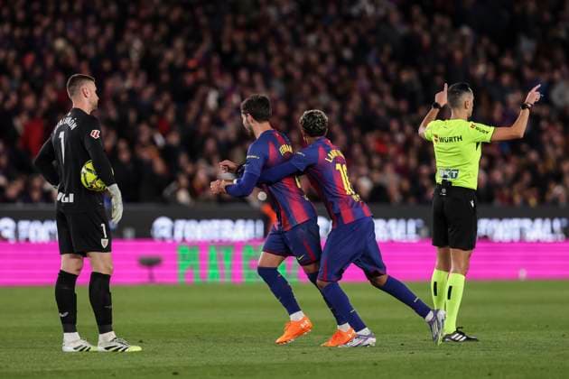 November 22, 2025, Barcelona, Barcelona, SPAIN: Ferran Torres of FC Barcelona, Barca celebrates a goal during the Spanish league, La Liga EA Sports, football match with Lamine Yamal played between FC Barcelona and Athletic Club at Spotify Camp Nou stadium on November 22, 2025 in Barcelona, Spain. Barcelona SPAIN - ZUMAa181 20251122_zaa_a181_175 Copyright: xJavierxBorregox