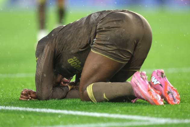 Brighton v Brentford 21 November 2025, Brighton - Premier League Football - Brighton & Hove Albion v Brentford - Dango Ouattara of Brentford grimaces after being fouled - Photo: Charlotte Wilson Offside. Brighton UK Copyright: xCharlottexWilsonx xOffsidexOffside